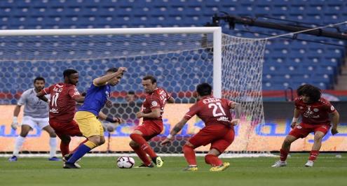 في مباراة عامرة بالأهداف.. حسين السيد يُطرد في ليلة سقوط الاتفاق أمام النصر